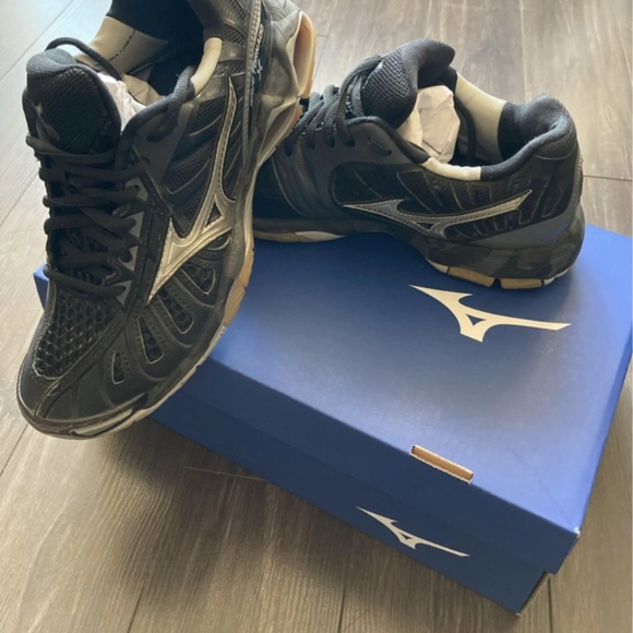 Mizuno Wave Tornado X black volleyball shoes Women size 7 US - Picture 4 of 4